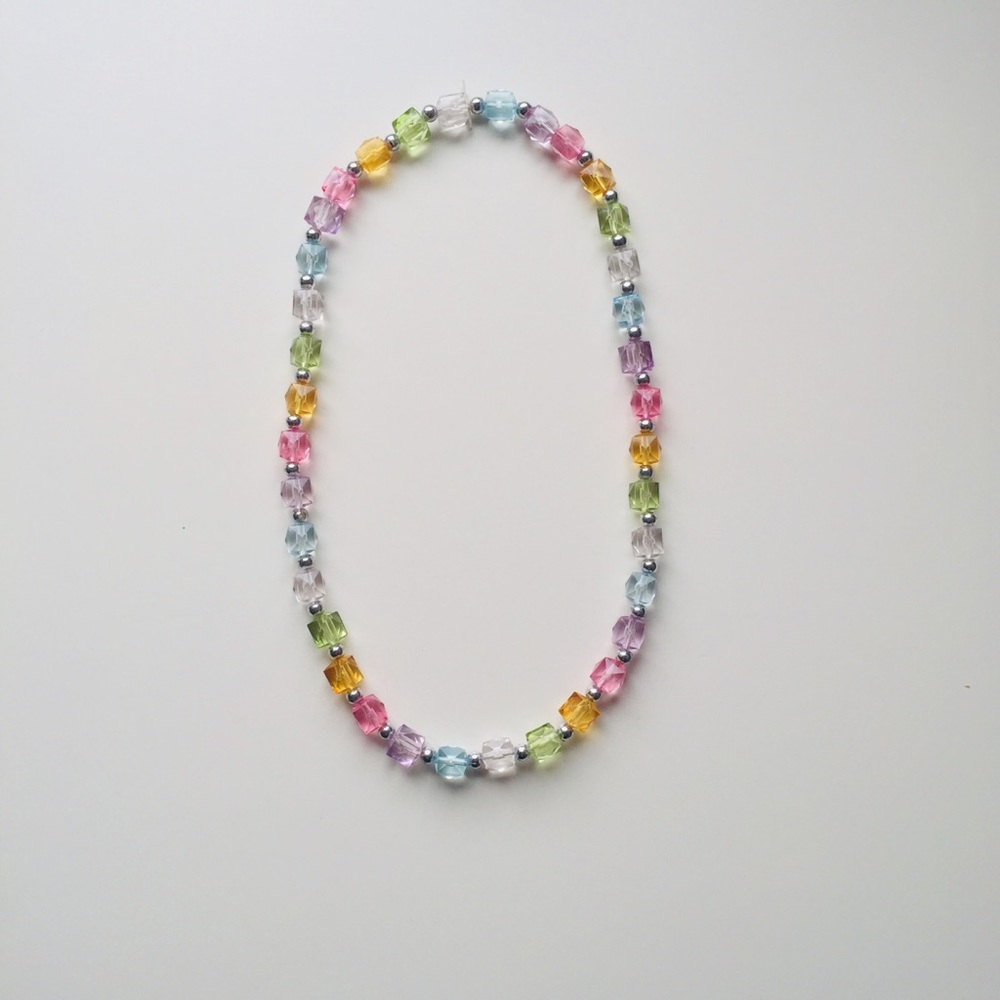 Necklace (costume jewelry)